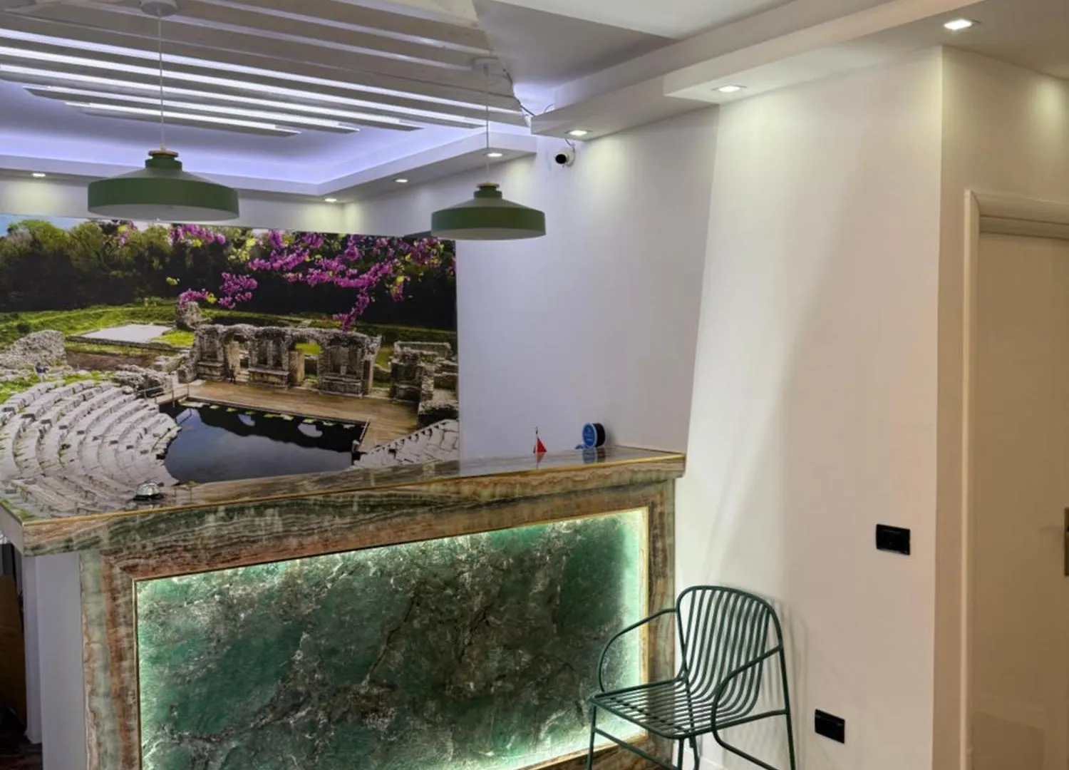 Diamond Central Boutique Hotel Sarandë 3*,